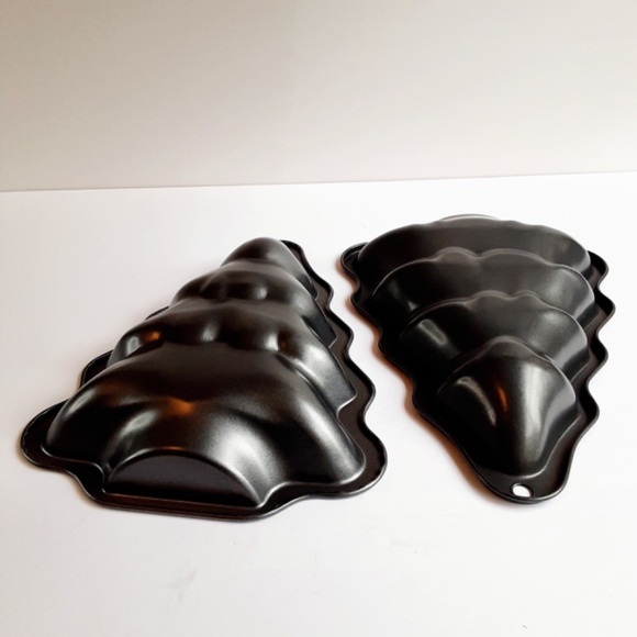 Lot of 2 Wilton Christmas Tree Non-Stick Baking Pans 10 x 7 - Picture 4 of 7